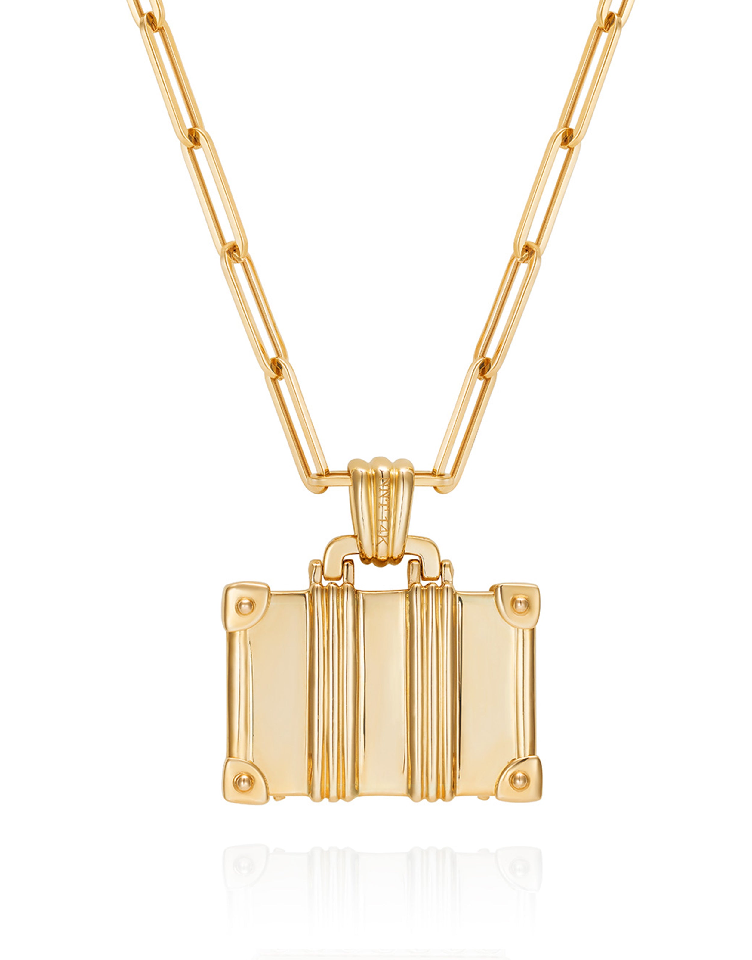 ‘Pack Your Dreams’ suitcase